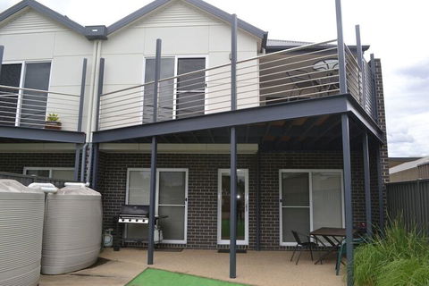Waterview - 2 Doc Crt - Surfers Gold Coast 1