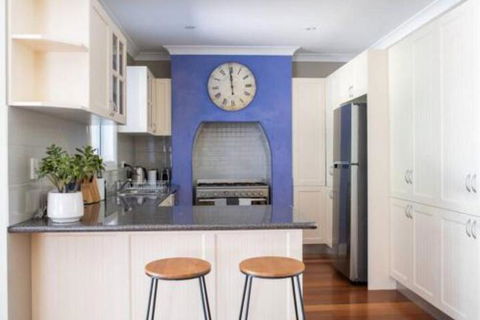 Kinross Cottage Neat & Stylish Sleeps 9 - Surfers Gold Coast 2