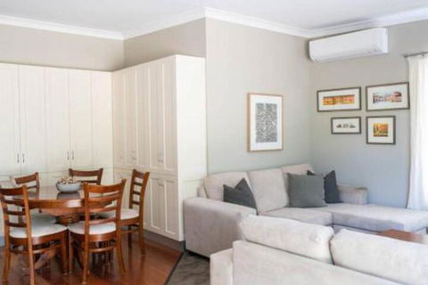 Kinross Cottage Neat & Stylish Sleeps 9 - Surfers Gold Coast 7