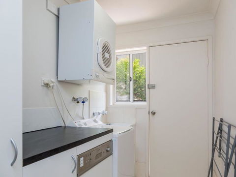 Lovely Modern Villa Amidst Peaceful Surroundings - Surfers Gold Coast 5
