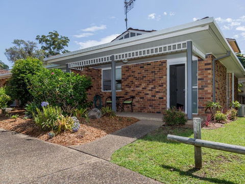 Lovely Modern Villa Amidst Peaceful Surroundings - Surfers Gold Coast 4