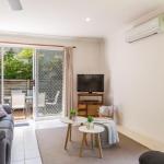 Lovely Modern Villa Amidst Peaceful Surroundings - Surfers Gold Coast 0