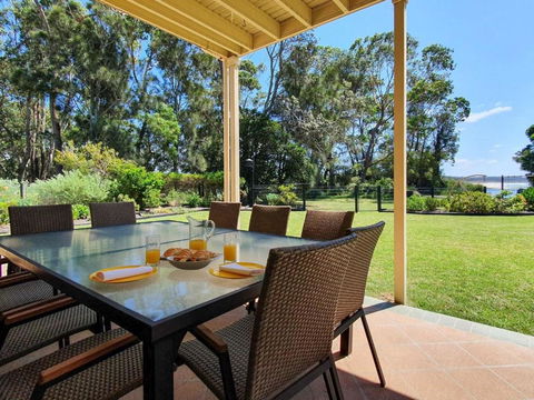 Pelican Beach House 2 Macleay Street - Surfers Gold Coast 6