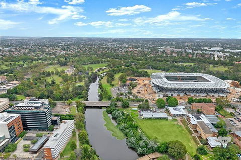 Awesome View 2Bed 2Bath APT + FREE PARKING NPA330 - Surfers Gold Coast 1