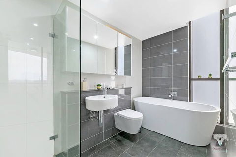 Awesome View 2Bed 2Bath APT + FREE PARKING NPA330 - Surfers Gold Coast 6