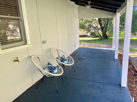 Yaringa Cottage...by The Sea - Surfers Gold Coast 5