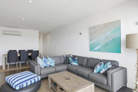 WATERFRONT SEVEN In The Heart Of Lorne - Surfers Gold Coast 7