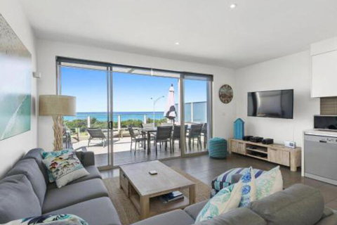 WATERFRONT SEVEN In The Heart Of Lorne - Surfers Gold Coast 2