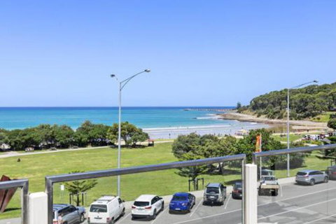 WATERFRONT SEVEN In The Heart Of Lorne - Surfers Gold Coast 3
