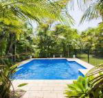 Beachfront Pool House Absolute beachfront - Surfers Gold Coast
