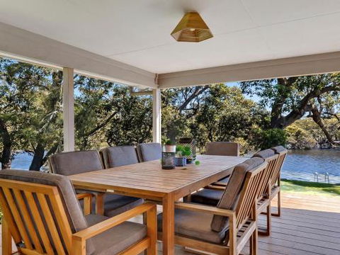 Cabarita On Currarong Creek - Surfers Gold Coast 1