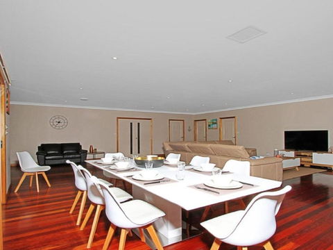 Sandlewood Breeze Spacious Entertainer - Surfers Gold Coast 2