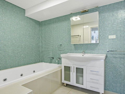 Serene Spacious Air Conditioned Accommodation - Surfers Gold Coast 2