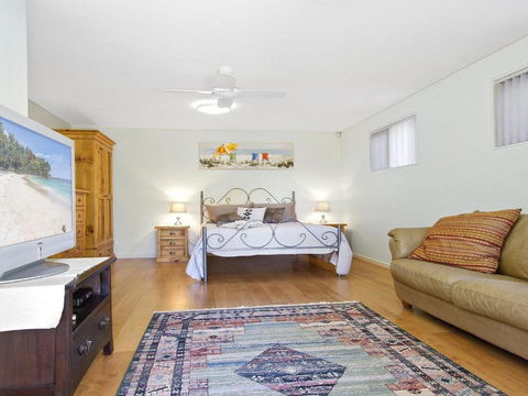 Serene Spacious Air Conditioned Accommodation - Surfers Gold Coast 3