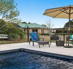 Sinden Park garden swimming pool rural vistas - Surfers Gold Coast