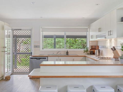 Sounds By The Sea Open Plan Living Metres To Beach - Surfers Gold Coast 4