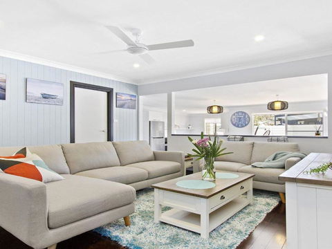 Sunset Beach Situated Between Two Beaches & A Lake - Surfers Gold Coast 1