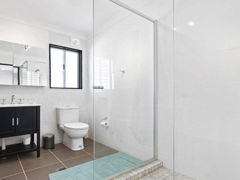Sunset Beach Situated Between Two Beaches & A Lake - Surfers Gold Coast 2