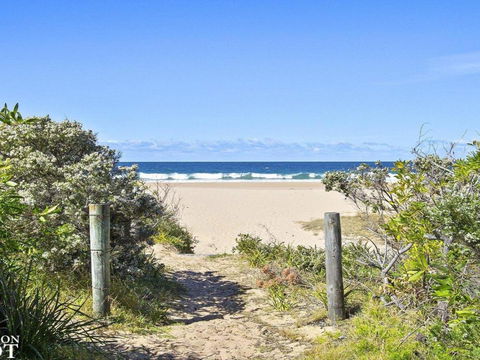 Sunset Beach Situated Between Two Beaches & A Lake - Surfers Gold Coast 3