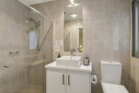 LOUTTIT BAY APARTMENT 1 Free Wifi Ocean Views & The Ultimate Location - Surfers Gold Coast 2