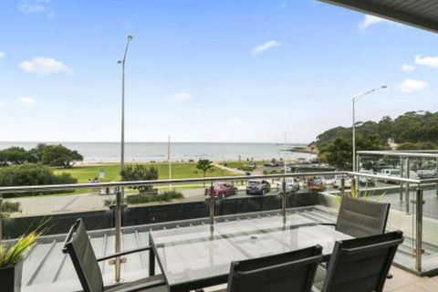 LOUTTIT BAY APARTMENT 1 Free Wifi Ocean Views & The Ultimate Location - Surfers Gold Coast 5