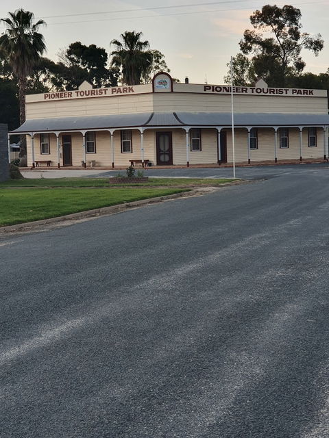 Deniliquin Pioneer Tourist Park - Surfers Gold Coast 3