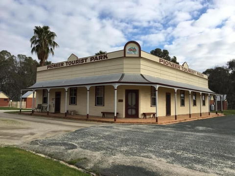 Deniliquin Pioneer Tourist Park - Surfers Gold Coast 1