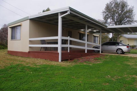 Deniliquin Pioneer Tourist Park - Surfers Gold Coast 0