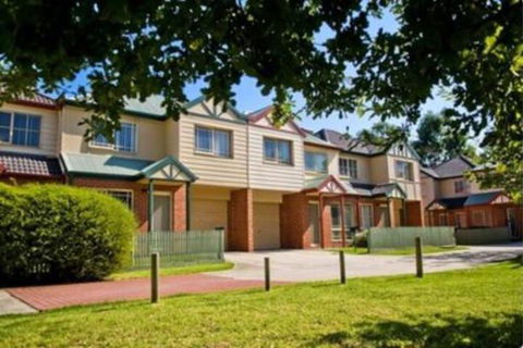Classic Queen Room 2 In Oakleigh - Surfers Gold Coast 6