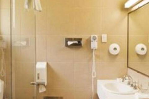 Classic Queen Room 2 In Oakleigh - Surfers Gold Coast 5