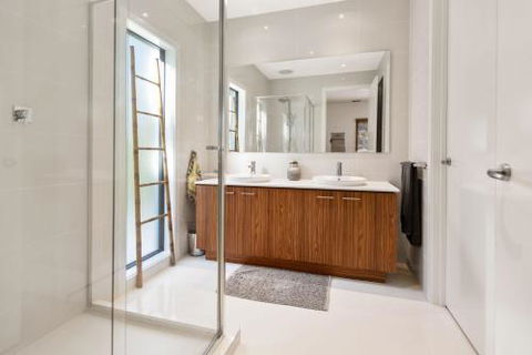 CATALINA MOUNT ELIZA - Surfers Gold Coast 4