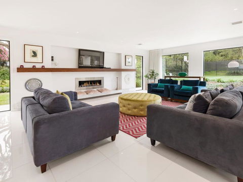 CATALINA MOUNT ELIZA - Surfers Gold Coast 1