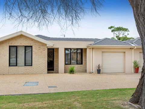 COASTAL HAVEN DROMANA - Surfers Gold Coast 6