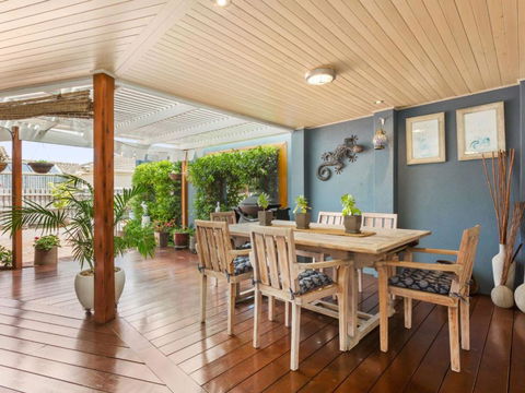 KARINYA MORNINGTON - Surfers Gold Coast 1