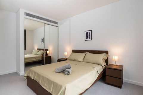 Apartment Darling Harbour - Nicole Walk - Surfers Gold Coast 6