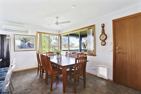 Yarragon 4 Bedroom House In Gippsland - Surfers Gold Coast 6
