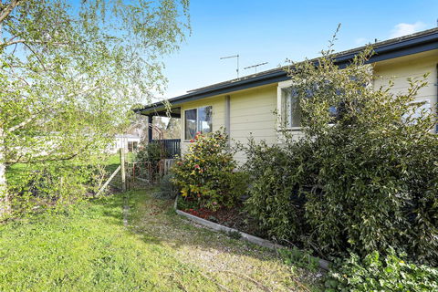 Yarragon 4 Bedroom House In Gippsland - Surfers Gold Coast 1