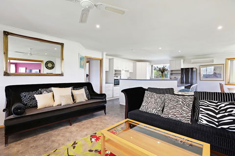 Yarragon 4 Bedroom House In Gippsland - Surfers Gold Coast 3