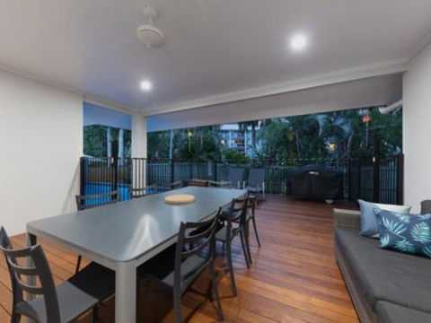 CANOPY HOUSE At PALM COVE - Surfers Gold Coast 5