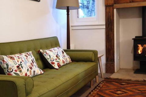 Redruth 2 Bedroom Cottage Situated In Wandiligong - Surfers Gold Coast 5