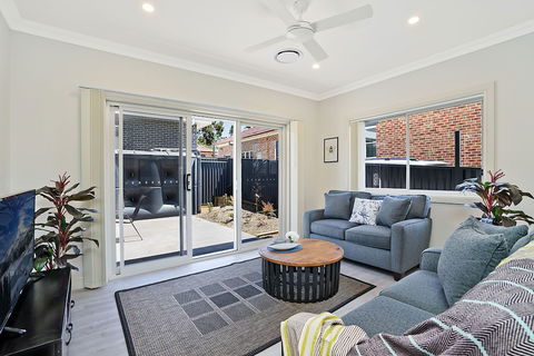 Accommodation Hunter - Adams St Maitland - Surfers Gold Coast 4