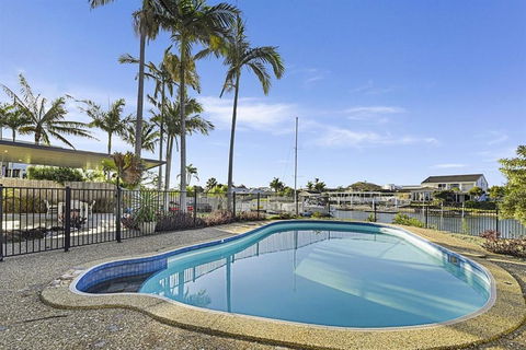 CANAL HOME NEAR MOOLOOLABA Kooringal - Surfers Gold Coast 6