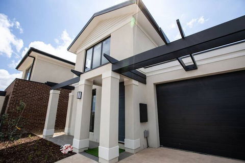 Captivating Large 4br@narre Warren - Surfers Gold Coast 6