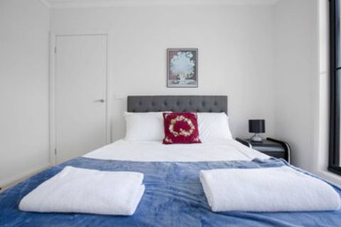 Captivating Large 4br@narre Warren - Surfers Gold Coast 0
