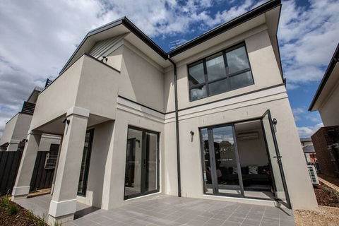 Captivating Large 4br@narre Warren - Surfers Gold Coast 3