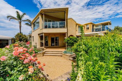 VIEWS FOREVER INVERLOCH - Surfers Gold Coast 5
