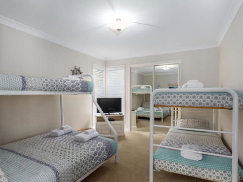 Akarana Beach House :: Jervis Bay Rentals - Surfers Gold Coast 2
