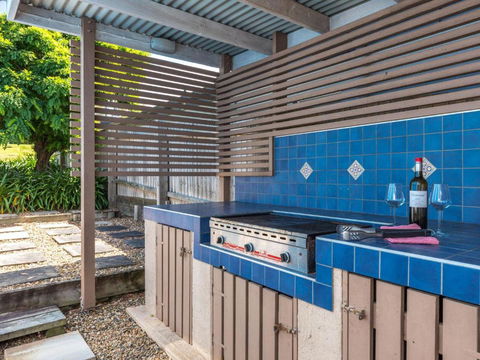 Akarana Beach House :: Jervis Bay Rentals - Surfers Gold Coast 1