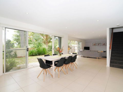 Acacia On Orion :: Jervis Bay Rentals - Surfers Gold Coast 1