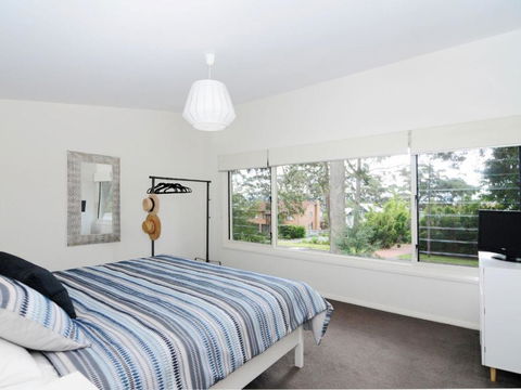Acacia On Orion :: Jervis Bay Rentals - Surfers Gold Coast 3